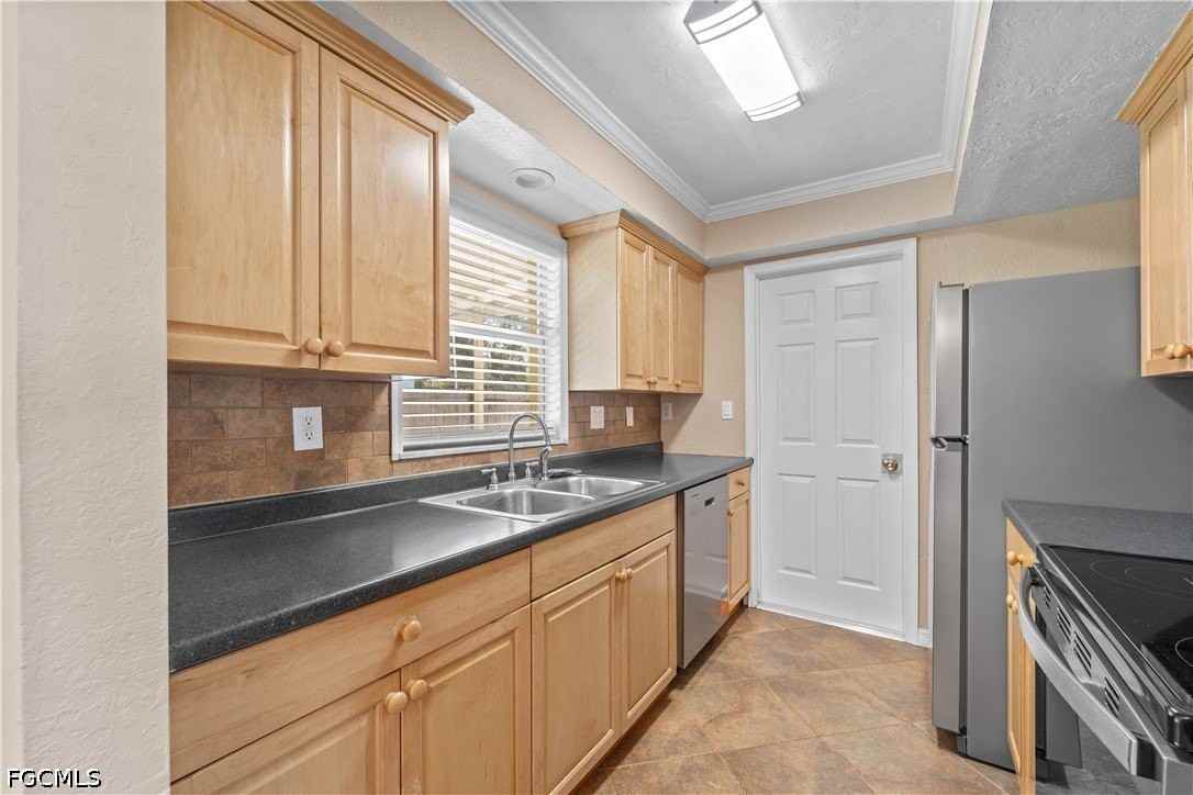 1290 Barrett Rd - Photo 7 of 21