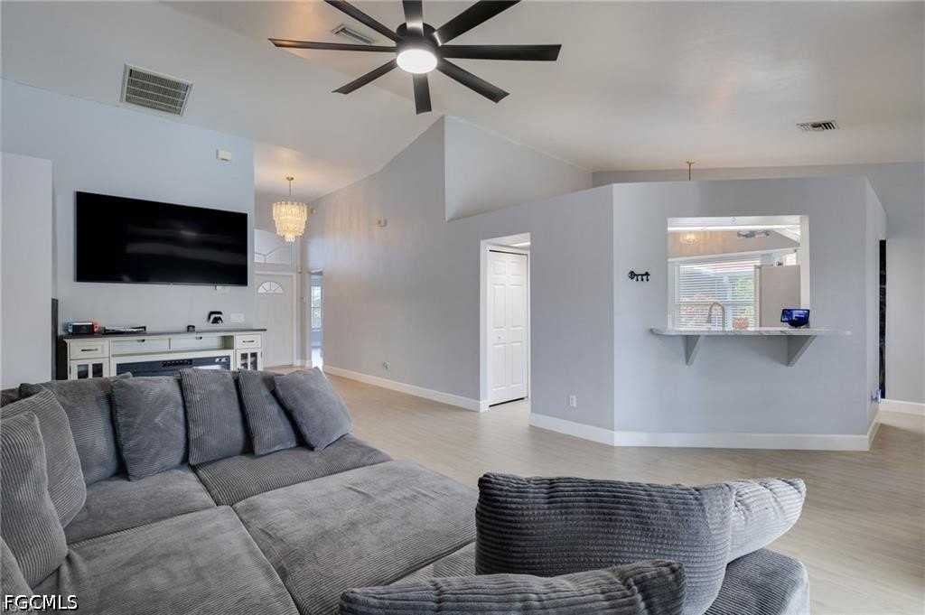 17791 Castle Harbor Dr - Photo 6 of 37