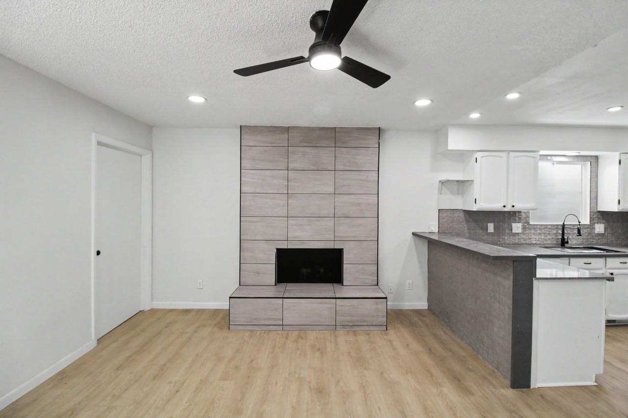 6325 Christy Ave Ne - Photo 3 of 26