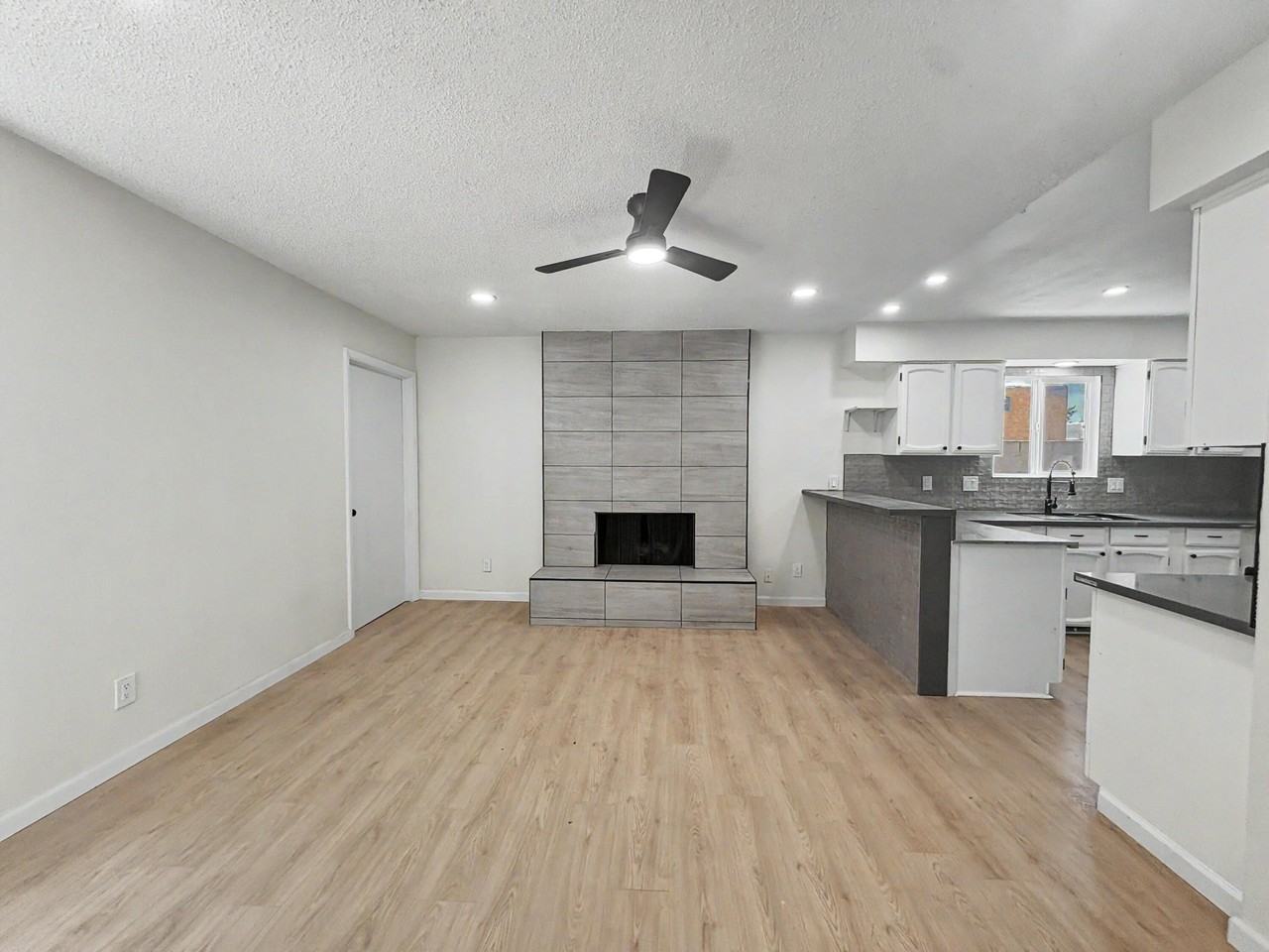 6325 Christy Ave Ne - Photo 4 of 26