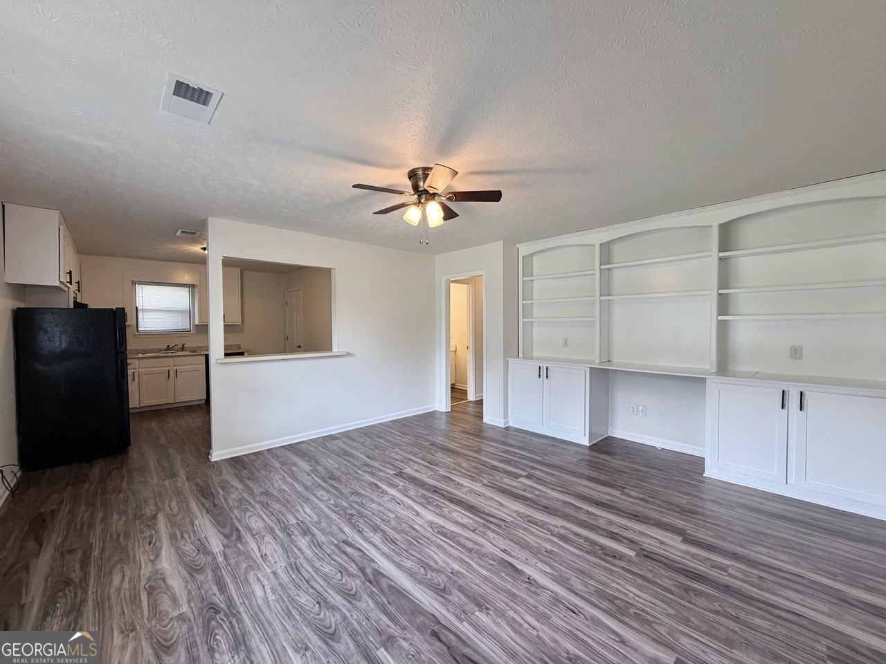 212 E Paces Dr - Photo 3 of 11