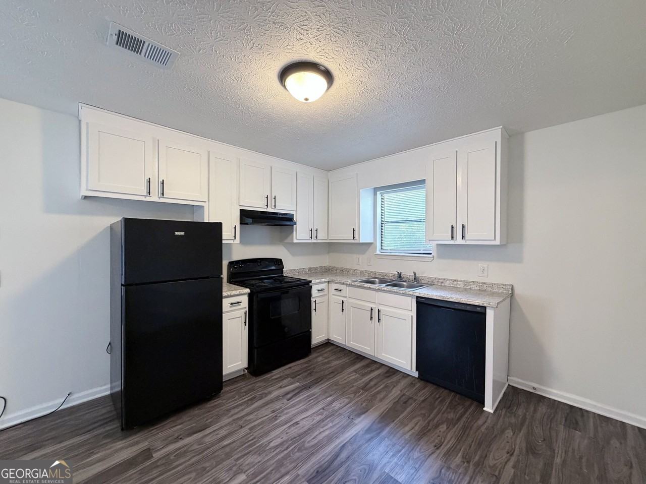 212 E Paces Dr - Photo 4 of 11