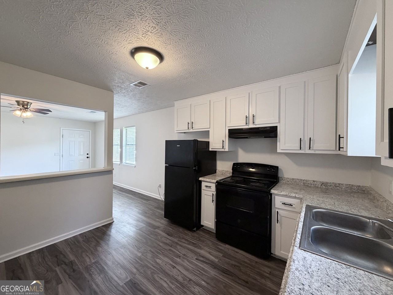212 E Paces Dr - Photo 5 of 11