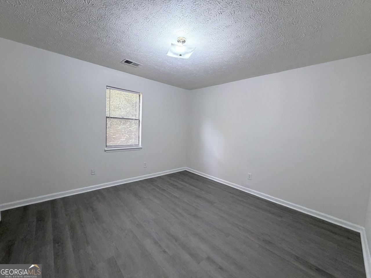 212 E Paces Dr - Photo 7 of 11