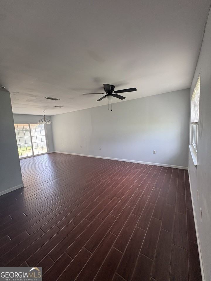 542 Chateau Cir - Photo 2 of 13