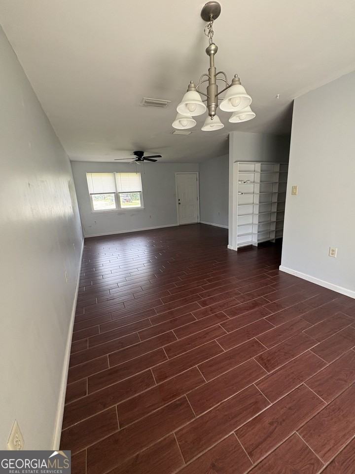 542 Chateau Cir - Photo 3 of 13
