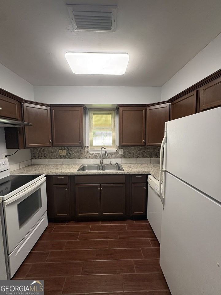 542 Chateau Cir - Photo 5 of 13