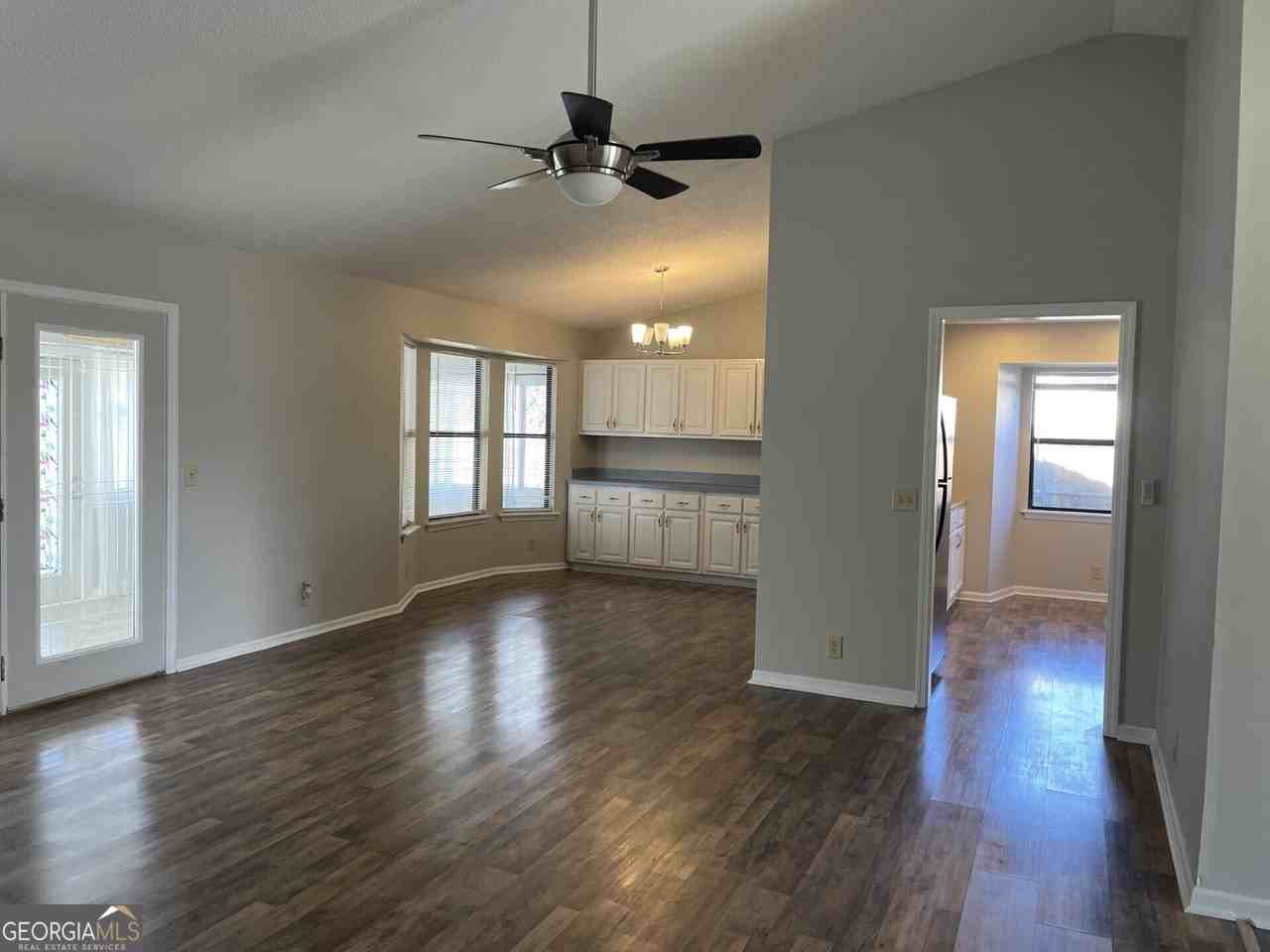403 Fairfield Ct - Photo 4 of 22