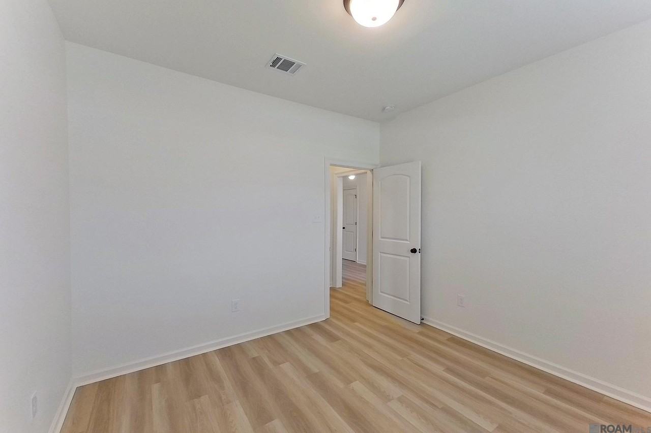 207 Foggy Ln - Photo 3 of 17