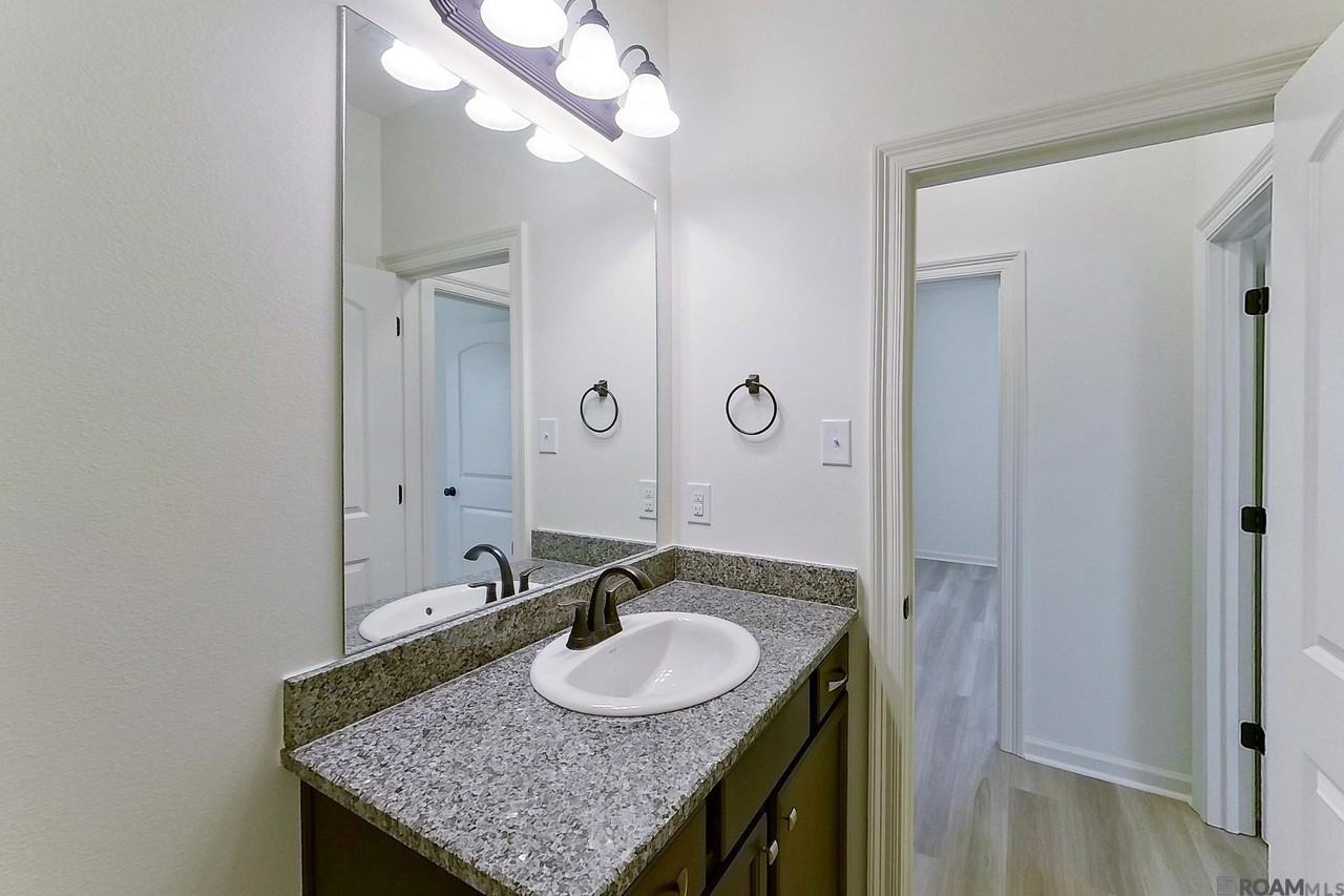 207 Foggy Ln - Photo 4 of 17