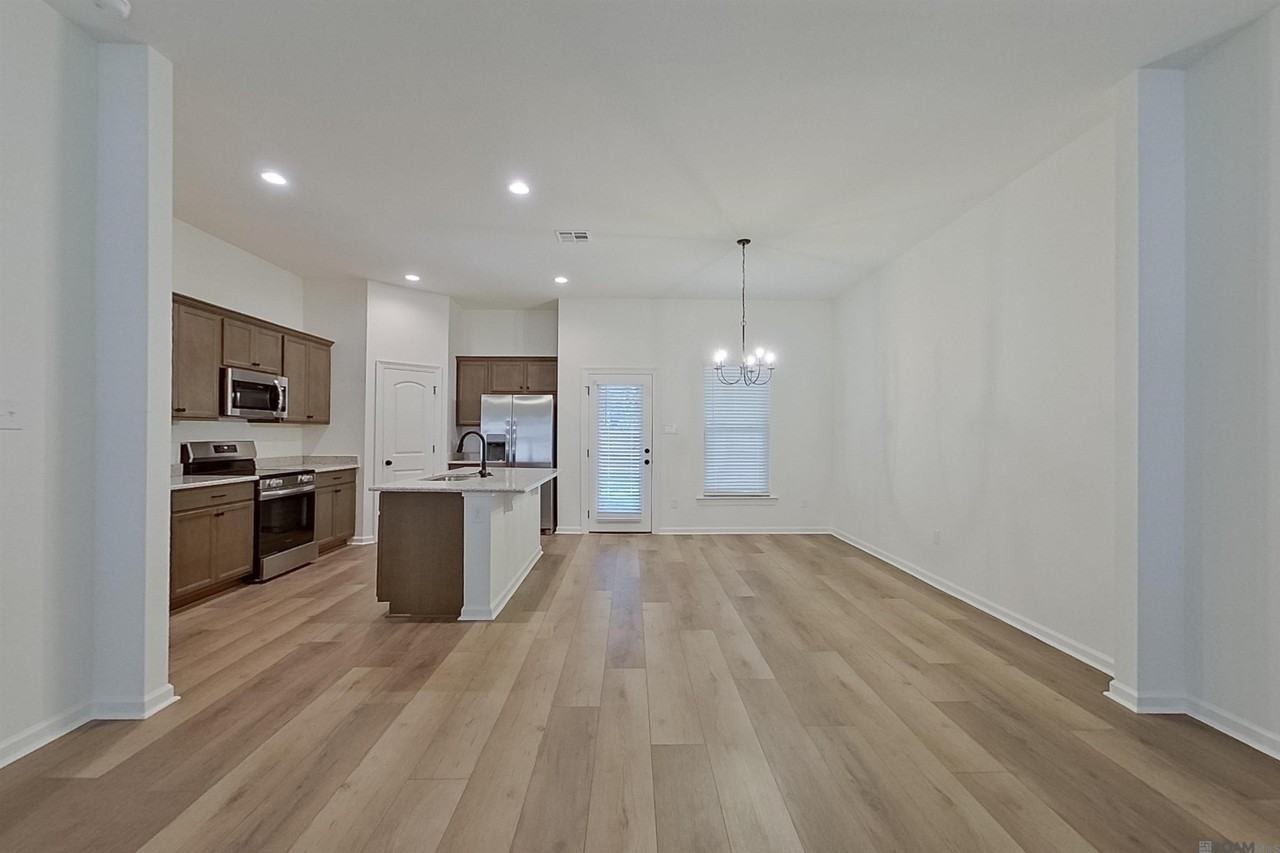 106 Hendrix Rd - Photo 4 of 29