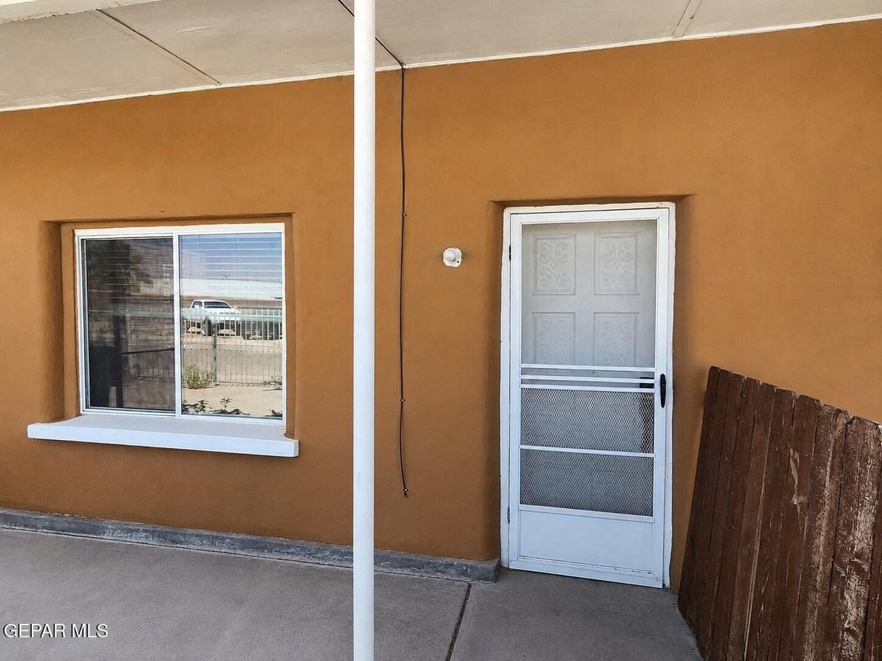 323 Singh St #B - Photo 2 of 14
