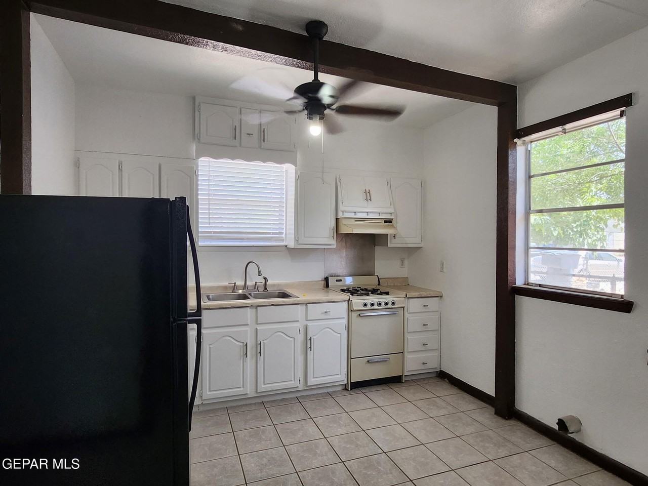 323 Singh St #B - Photo 3 of 14
