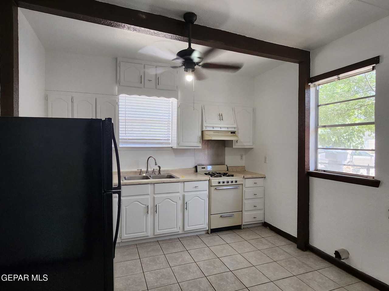 323 Singh St #B - Photo 4 of 14