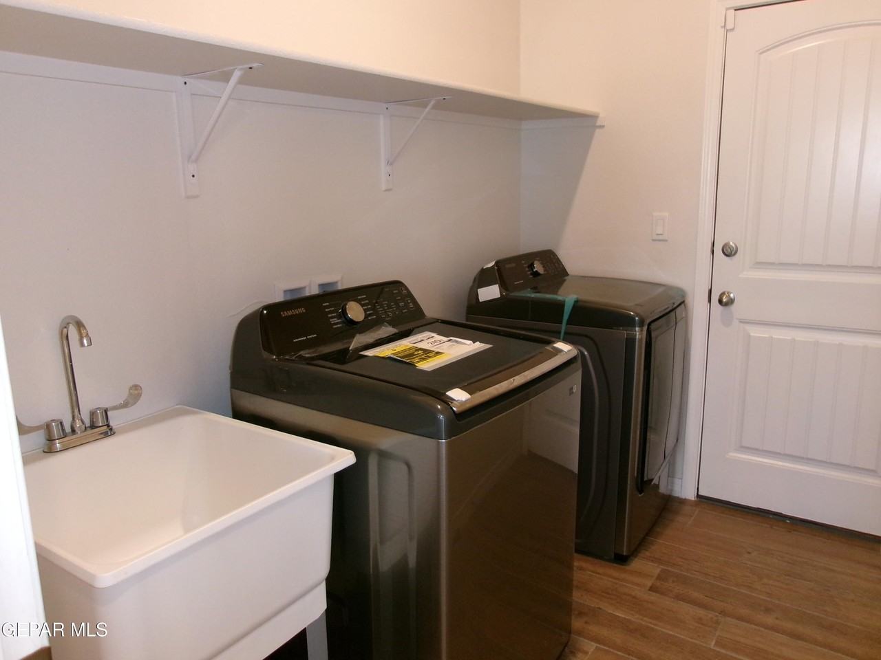 11361 Hidalgo Dr - Photo 4 of 17