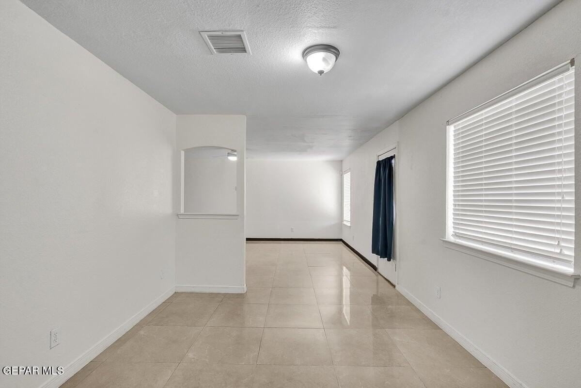 313 Peter Noyes Dr - Photo 7 of 19
