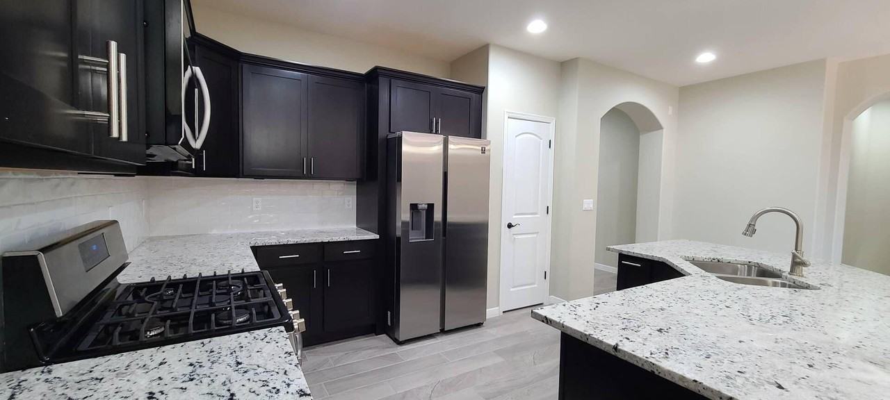 3540 Essence St - Photo 4 of 28