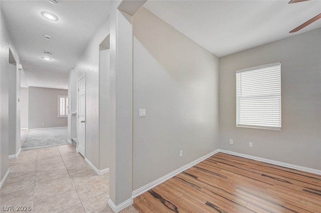 964 Wagner Valley St - Photo 5 of 50