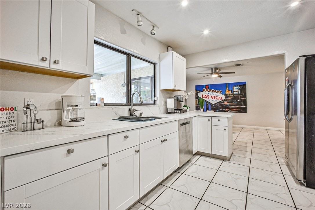 1505 Hialeah Dr - Photo 4 of 12