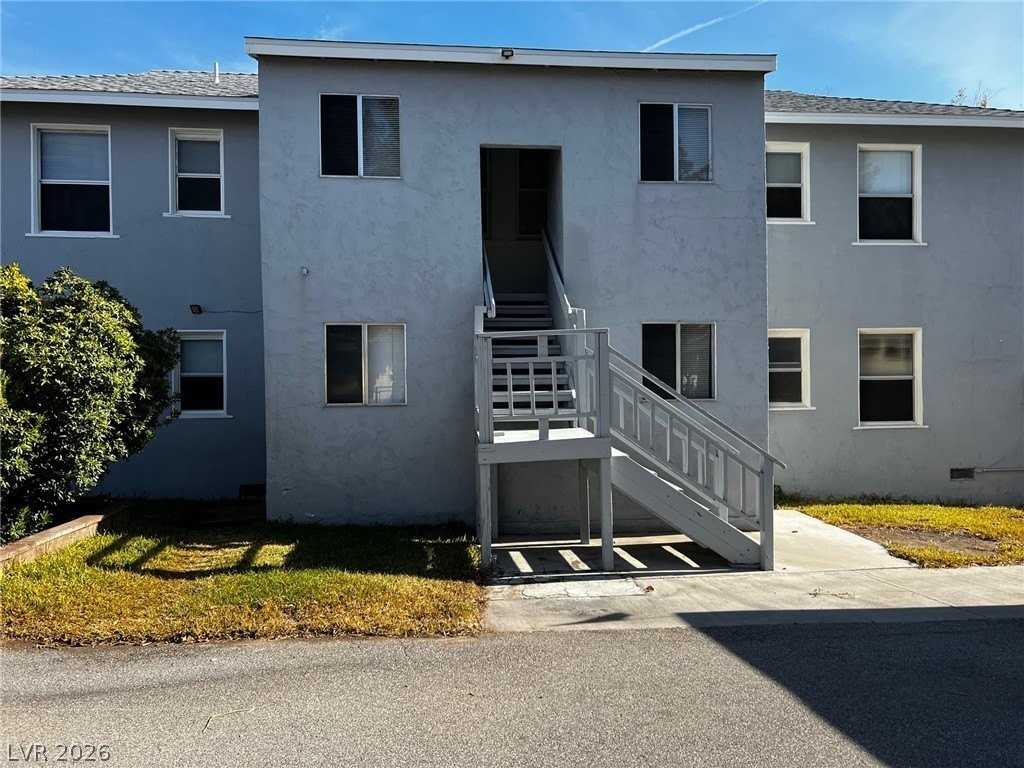 616 Avenue B #D - Photo 3 of 9