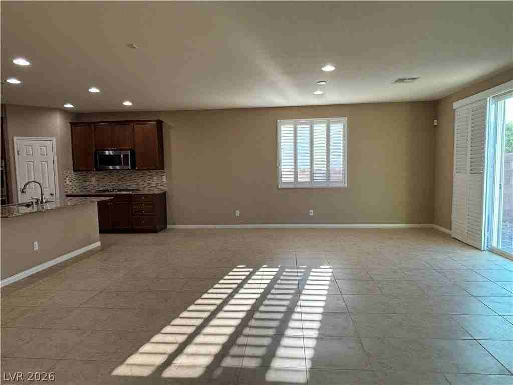 7466 Campbell Ranch Ave - Photo 5 of 28