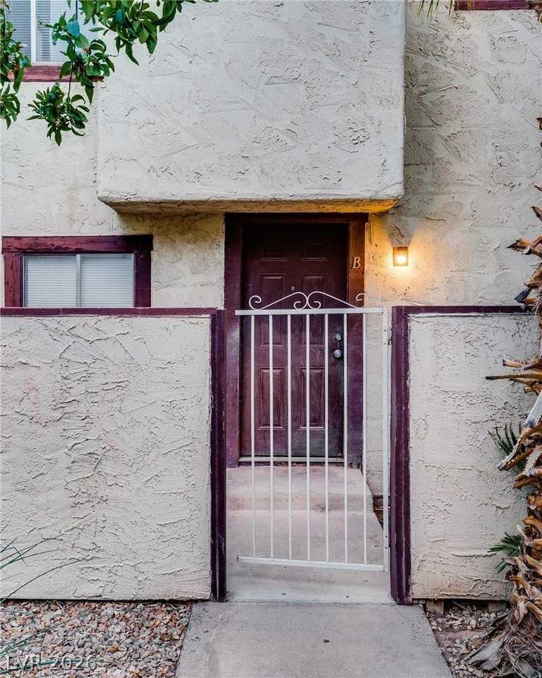 5011 Spencer St #B - Photo 4 of 26