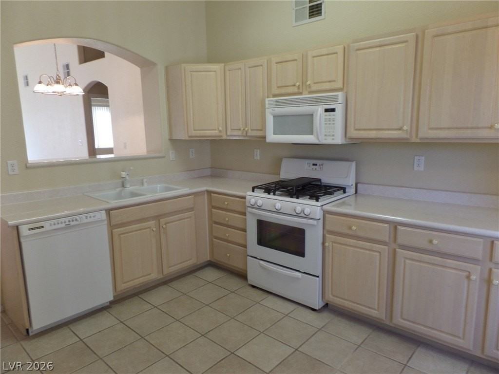 3917 Lazy Pine St #201 - Photo 7 of 34