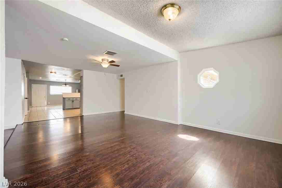 6512 Evergreen Ave - Photo 5 of 23
