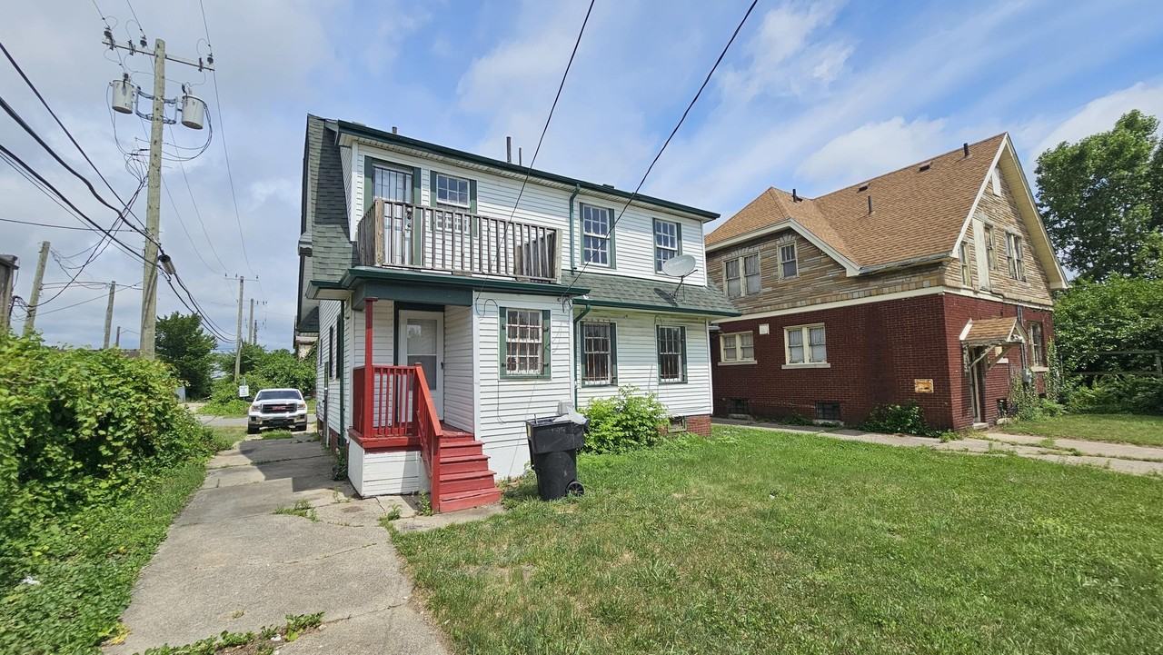 345 W Nevada St - Photo 3 of 33