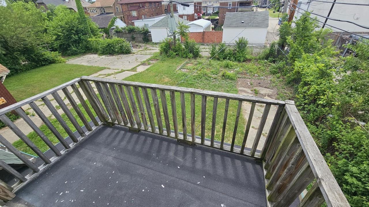345 W Nevada St - Photo 5 of 33