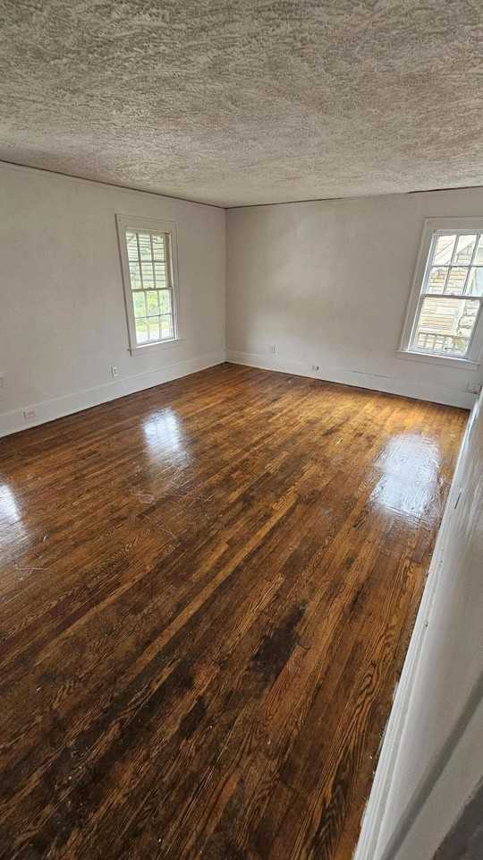 345 W Nevada St - Photo 7 of 33