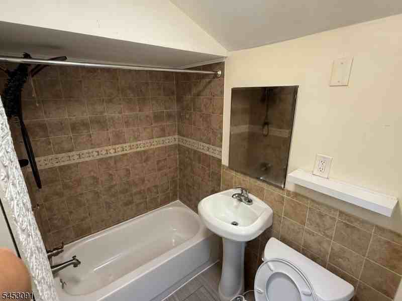 32 William St #2 - Photo 4 of 6