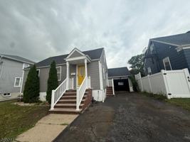 featured image of 211 Bradford Ave