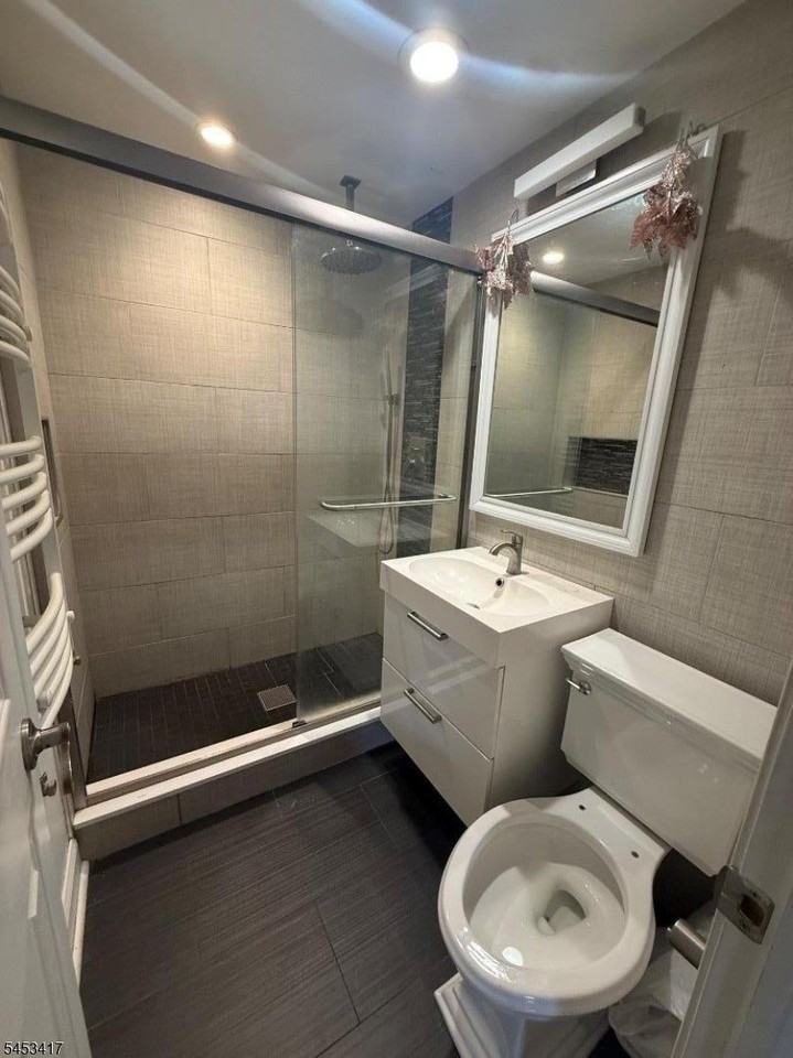 211 Bradford Ave - Photo 5 of 11