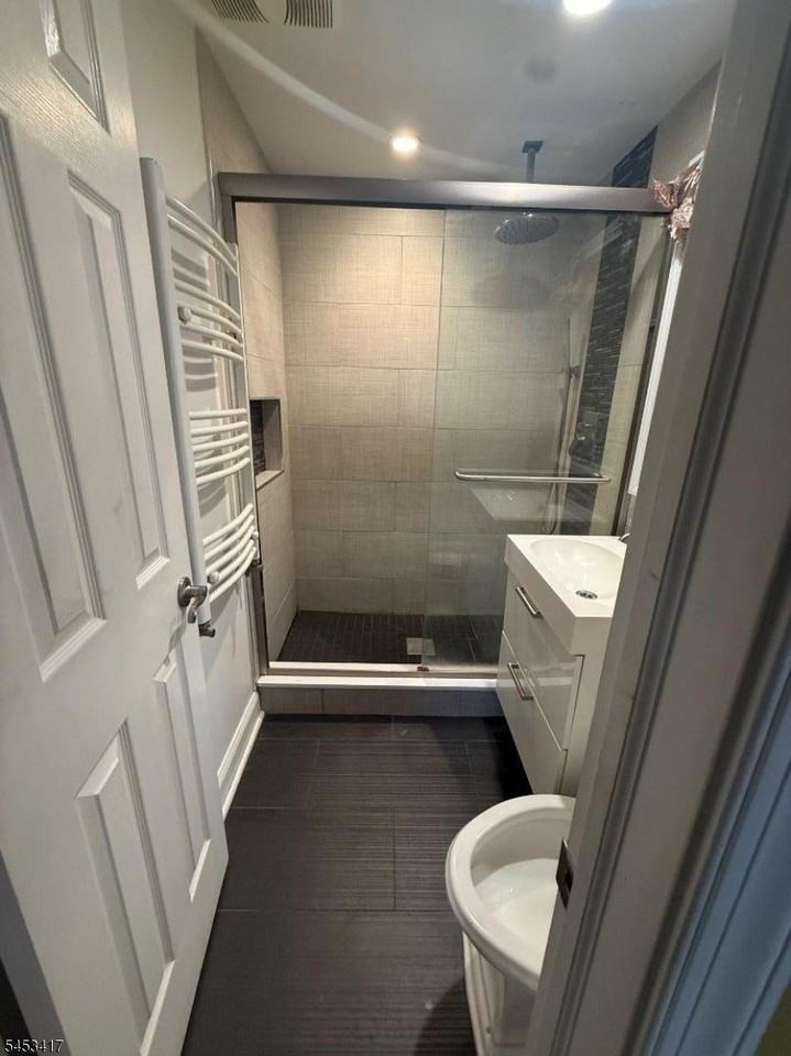 211 Bradford Ave - Photo 6 of 11