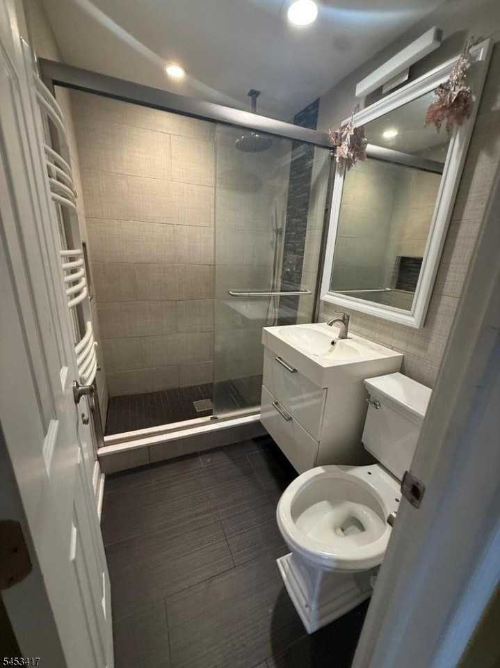 211 Bradford Ave - Photo 7 of 11