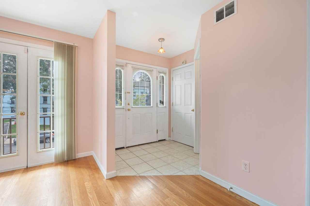 13 Humphrey Ave #1 - Photo 3 of 33