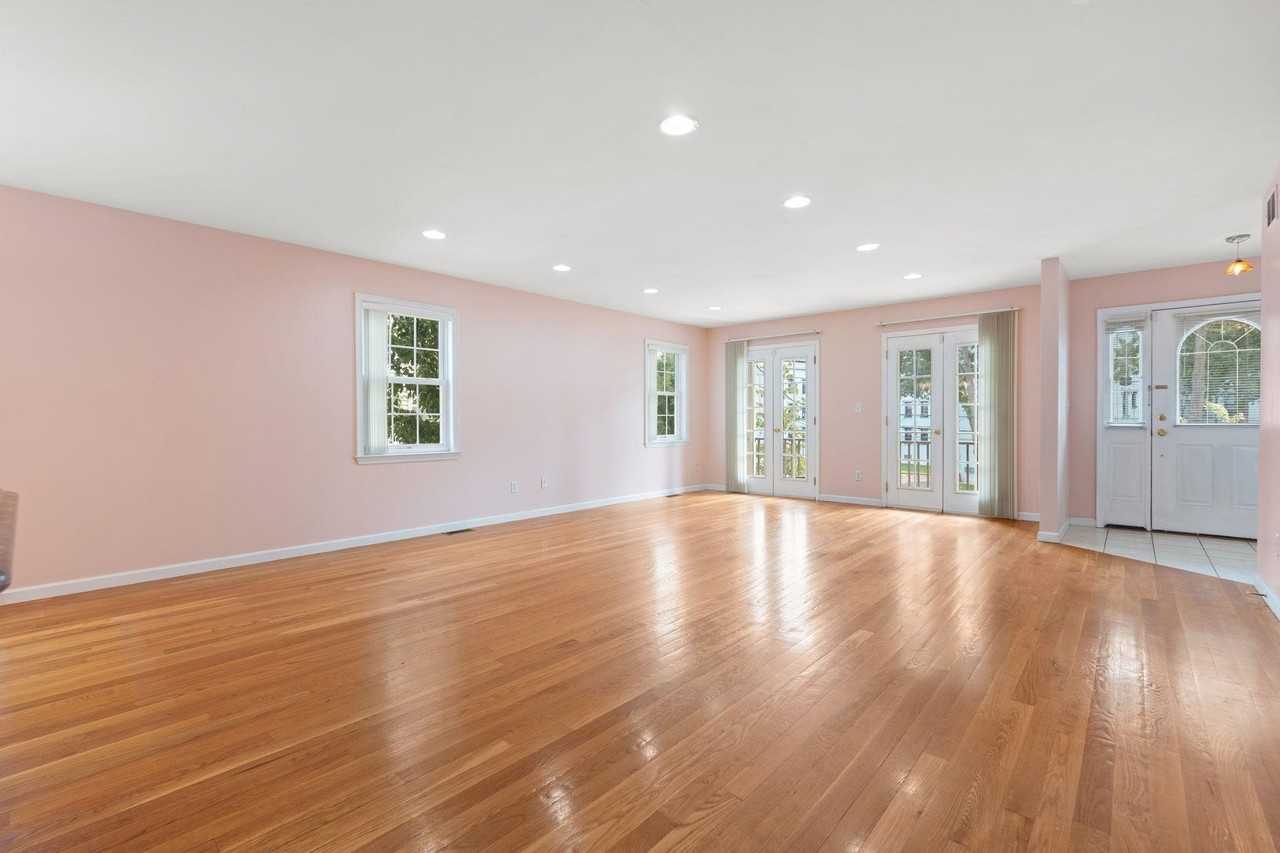 13 Humphrey Ave #1 - Photo 5 of 33