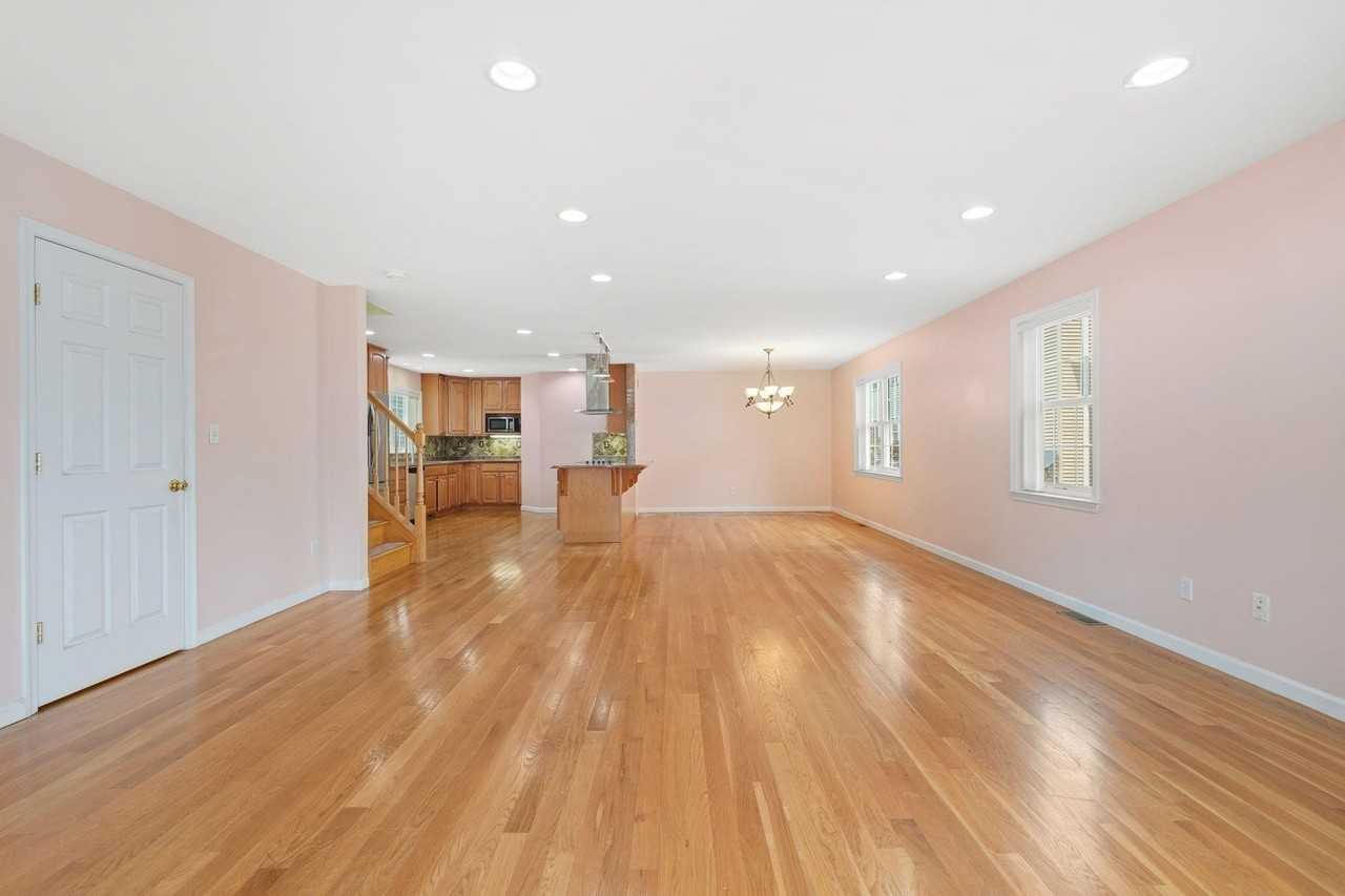 13 Humphrey Ave #1 - Photo 6 of 33