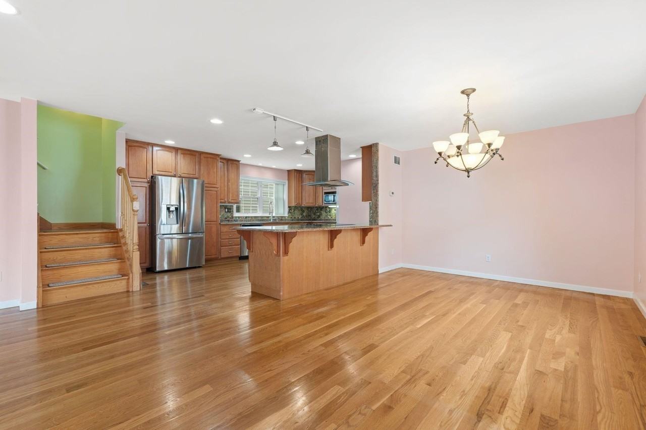 13 Humphrey Ave #1 - Photo 7 of 33