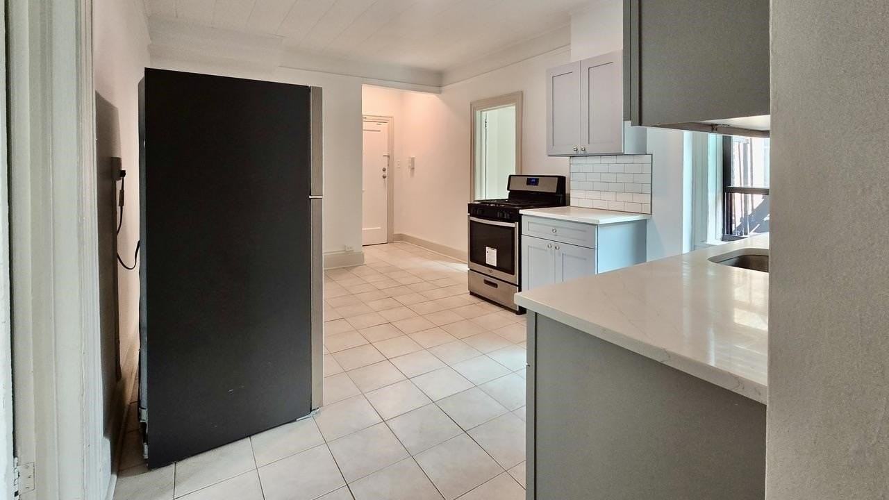 368 Broadway #25 - Photo 3 of 10