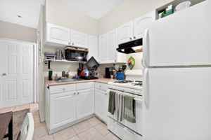 featured image of 324 Monroe St #6
