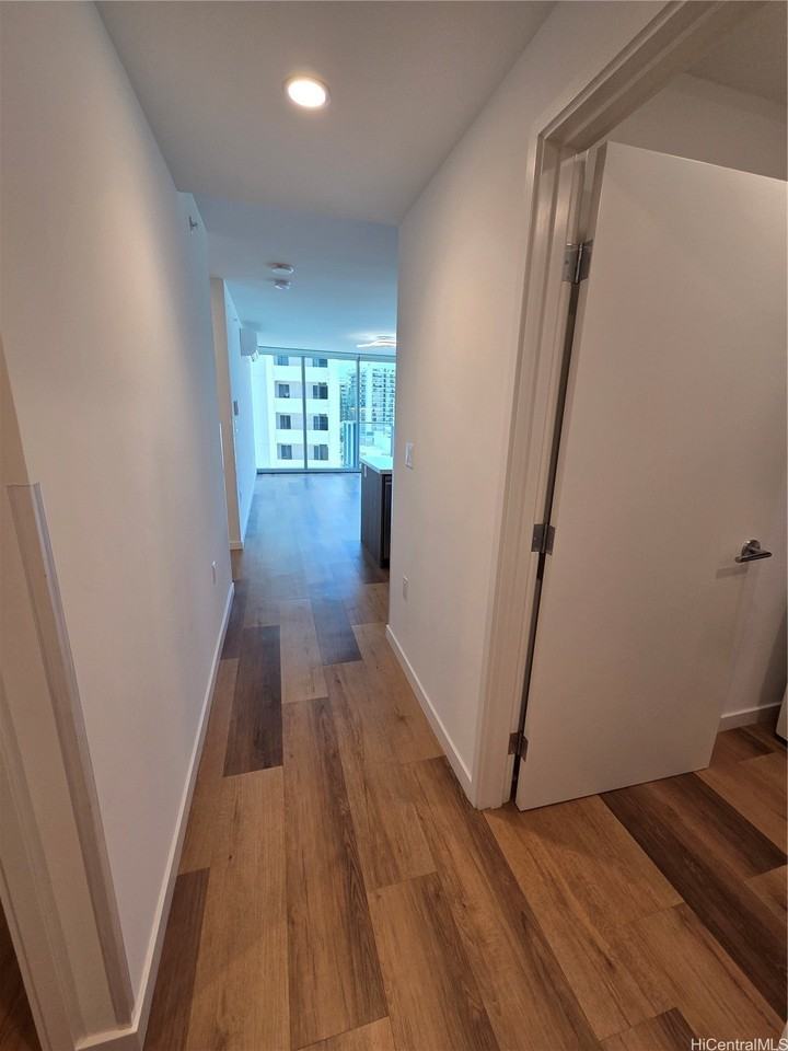 1500 Rycroft St #611R - Photo 4 of 20