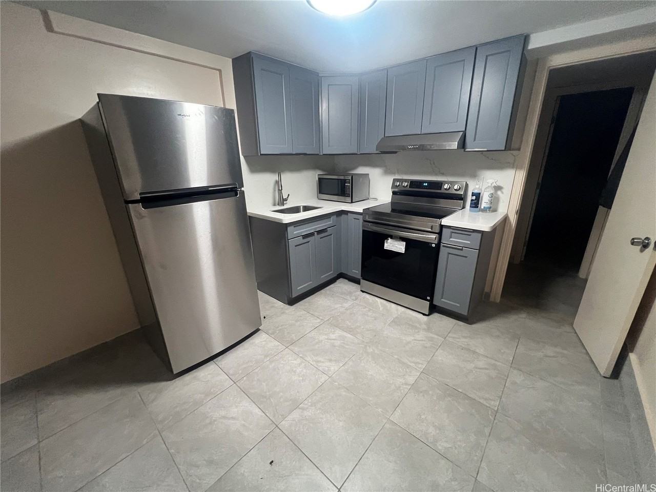 1239 Rycroft St - Photo 3 of 16