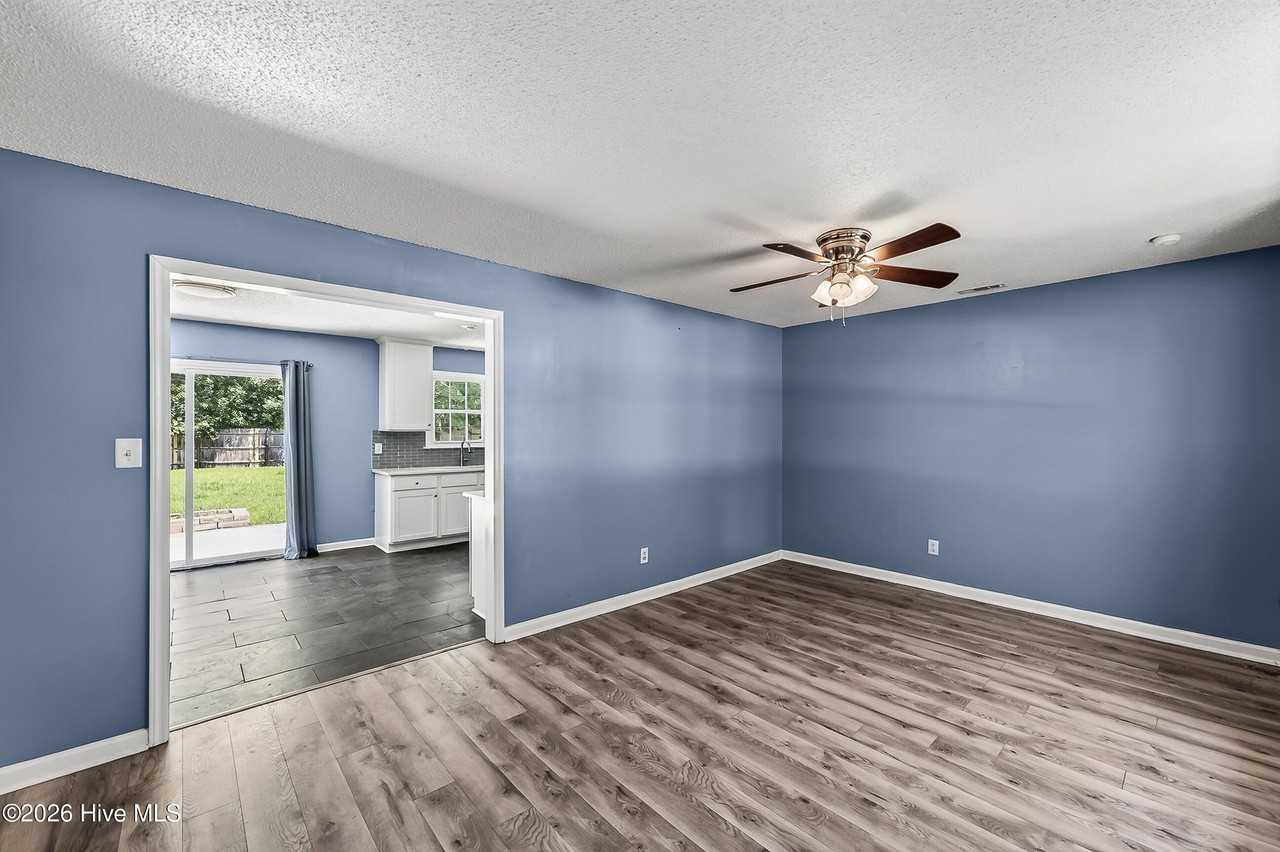 509 Redwood Pl - Photo 3 of 21