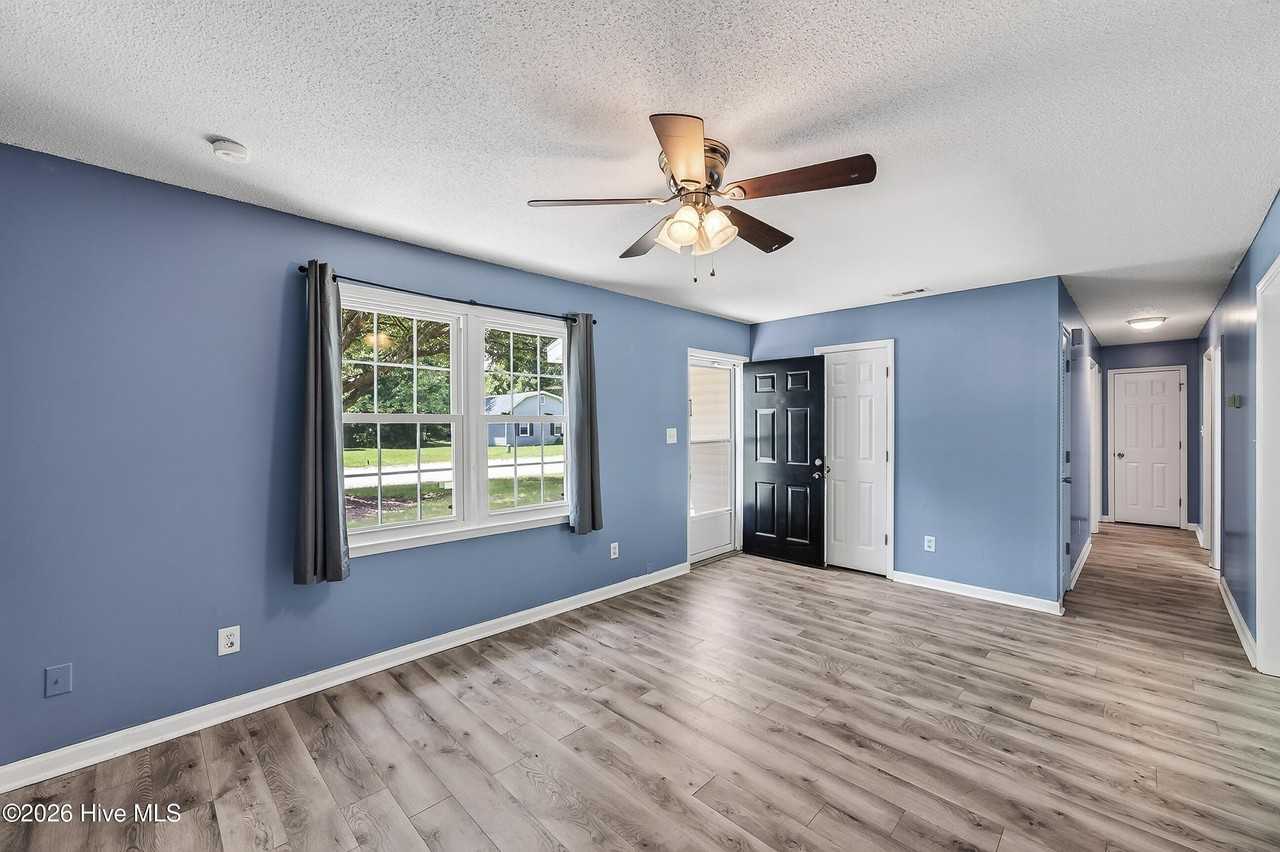 509 Redwood Pl - Photo 4 of 21
