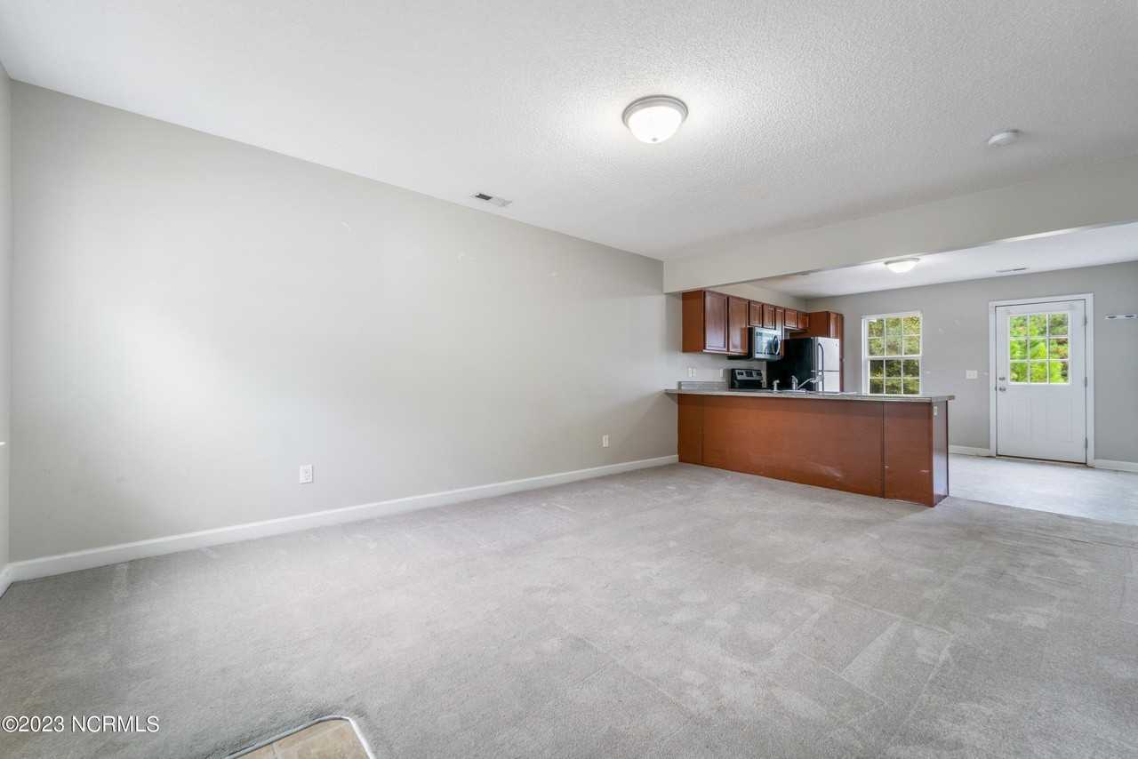 300 Burley Dr #10 - Photo 2 of 21