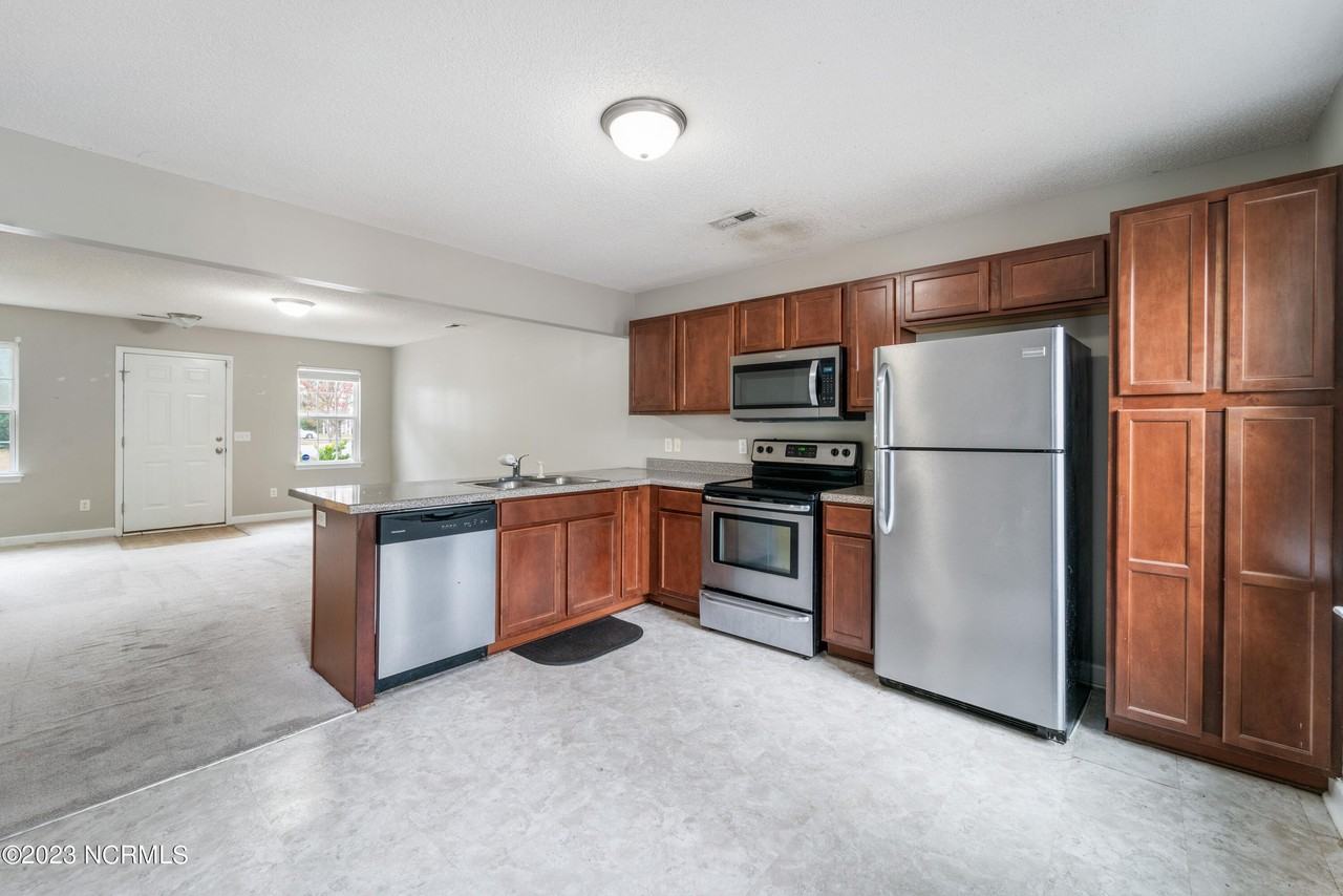 300 Burley Dr #10 - Photo 5 of 21
