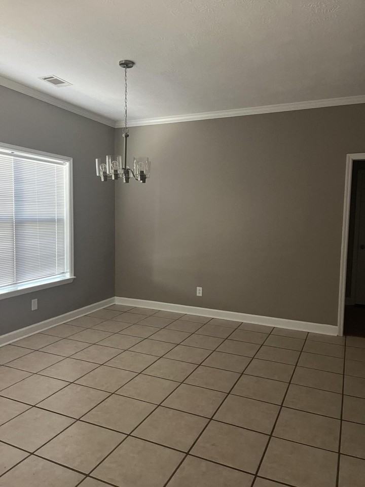 110 Stratford Ln - Photo 7 of 16