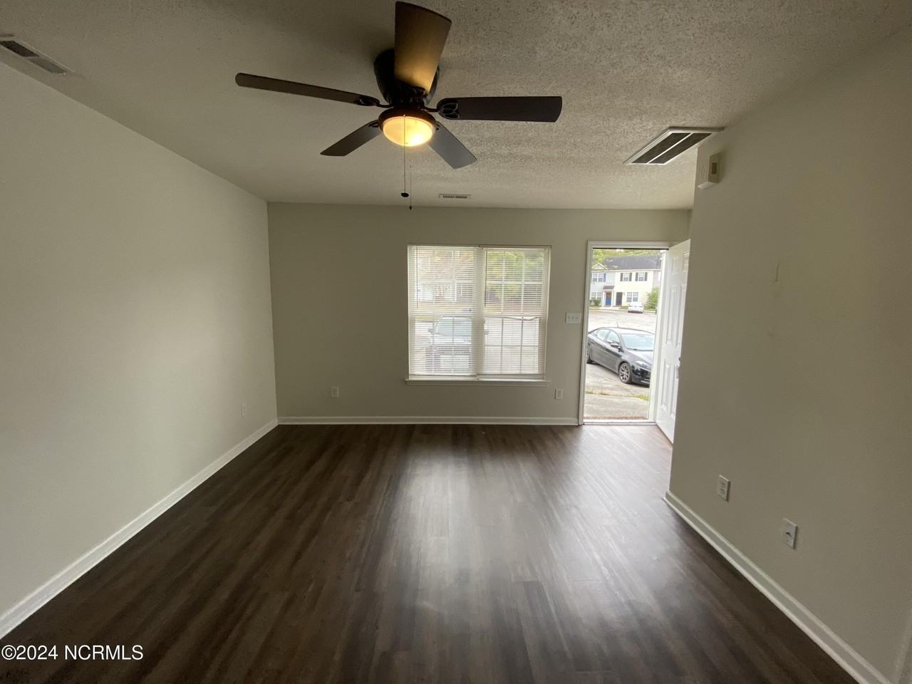 326 Bracken Pl - Photo 2 of 7